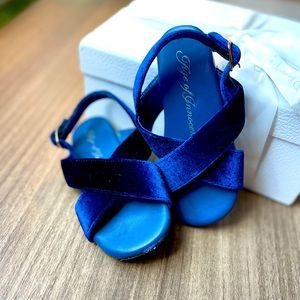 Age of innocence velvet shoes, size 27